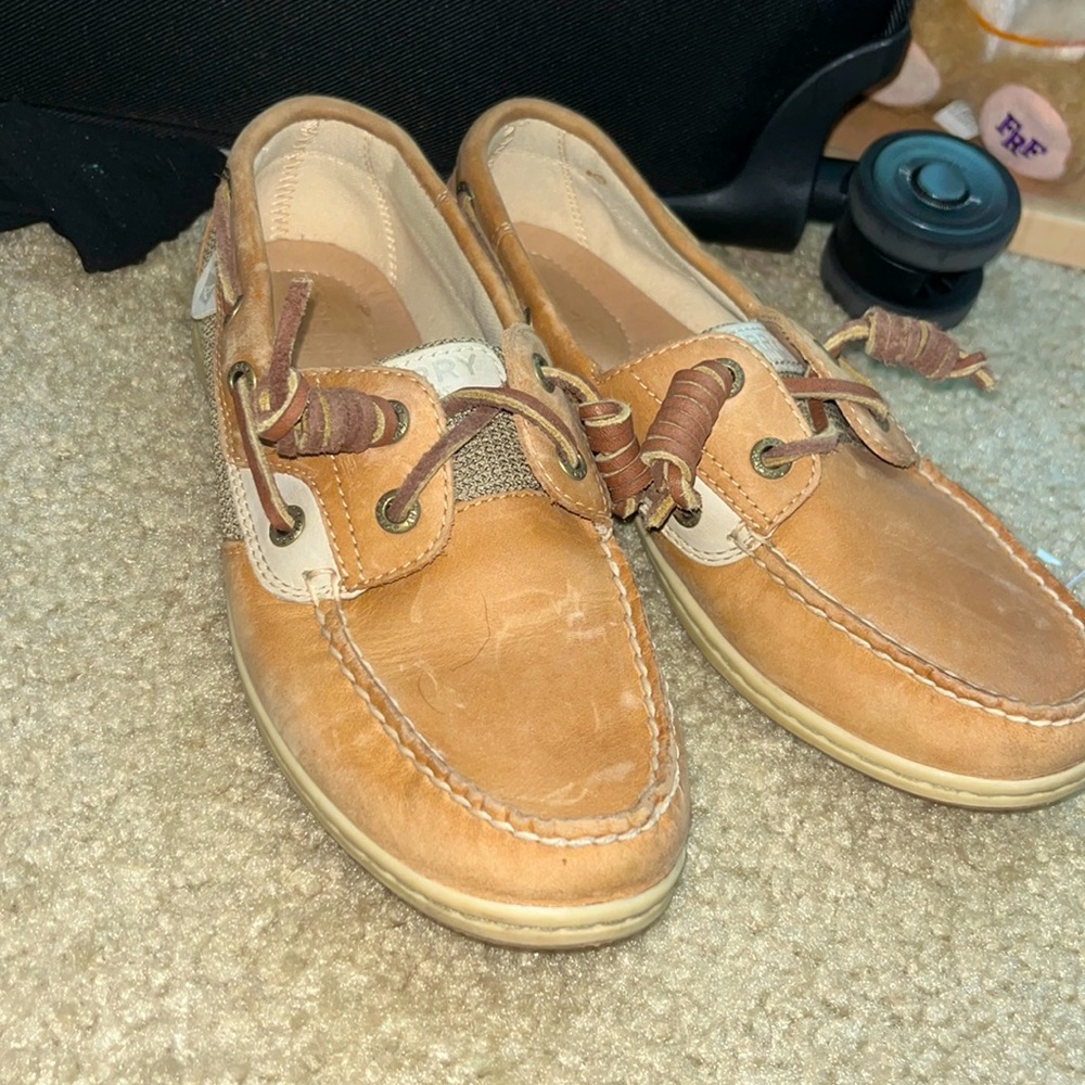 Woman’s vintage sperrys